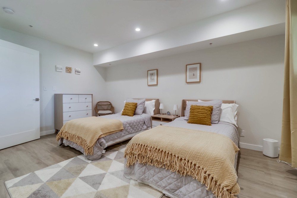 Virtual tour photo 26 of 45 for 4667 Ocean Blvd