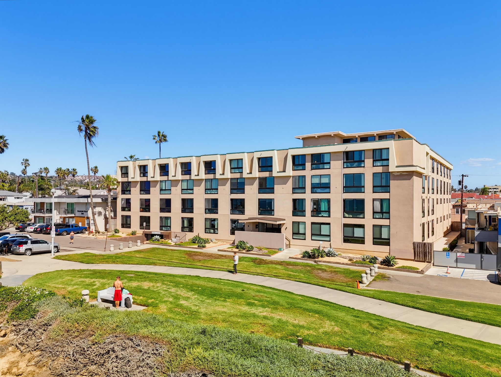 Virtual tour photo 7 of 60 for 4667 Ocean Blvd Unit 105
