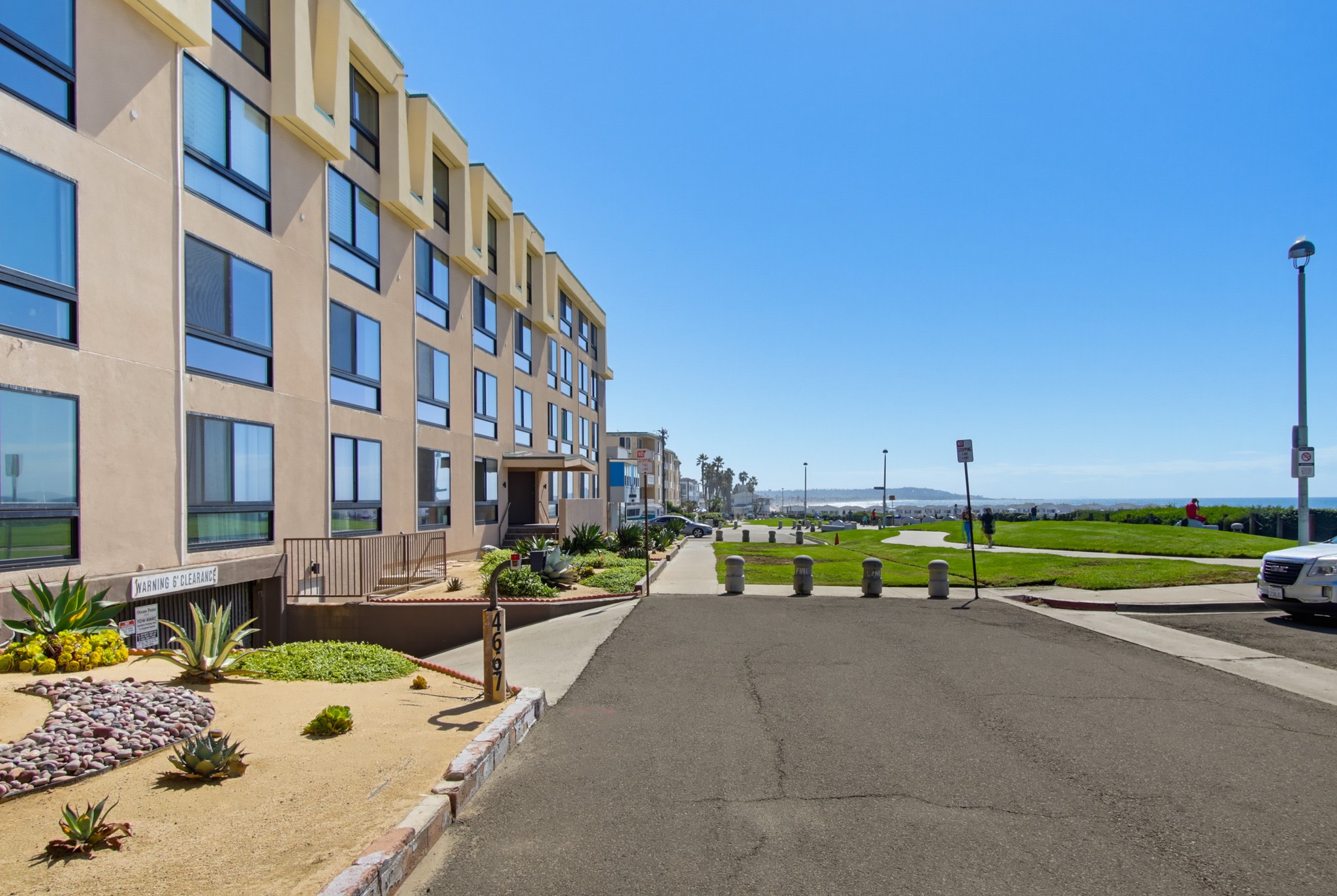 Virtual tour photo 34 of 60 for 4667 Ocean Blvd Unit 105
