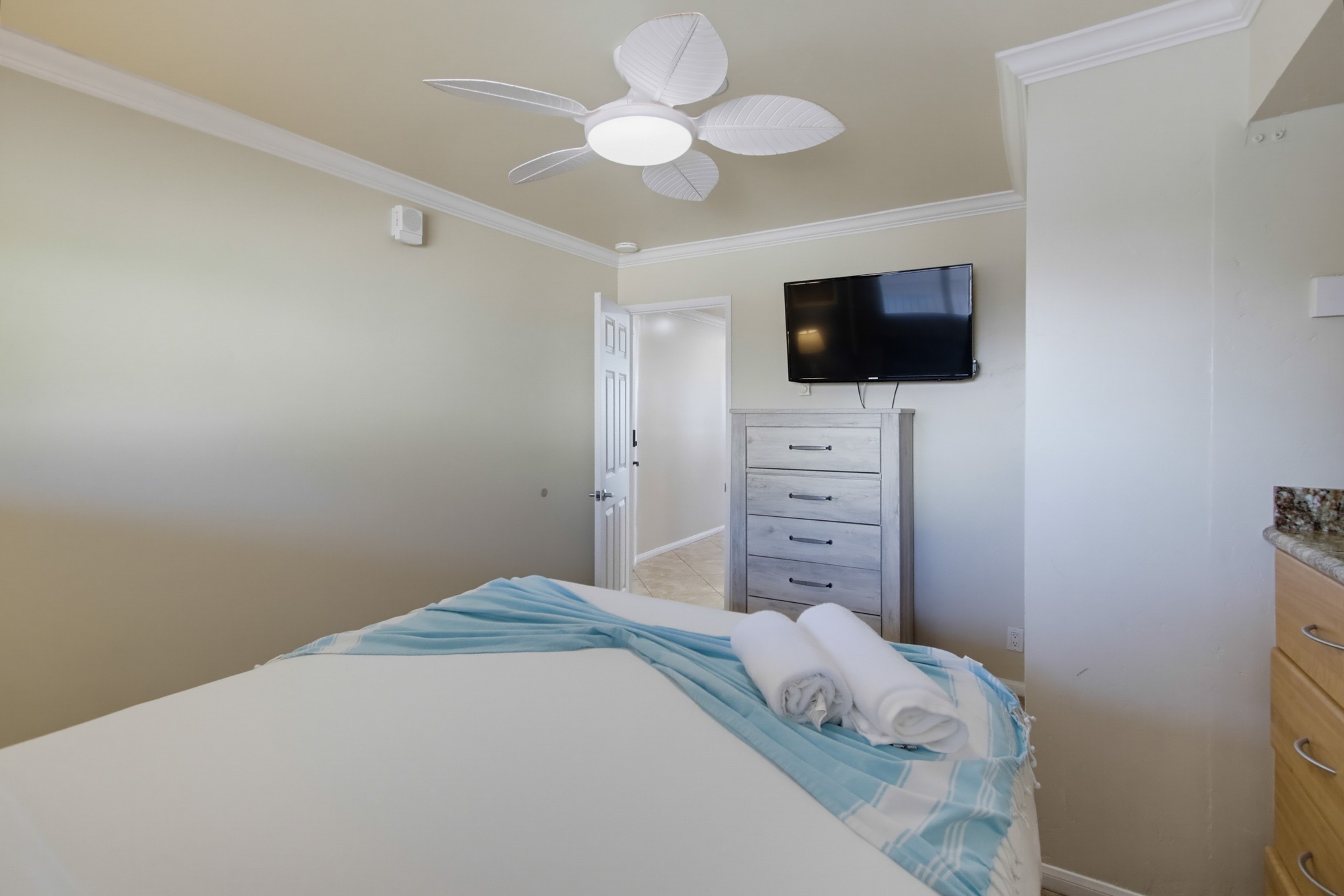 Virtual tour photo 51 of 60 for 4667 Ocean Blvd Unit 105