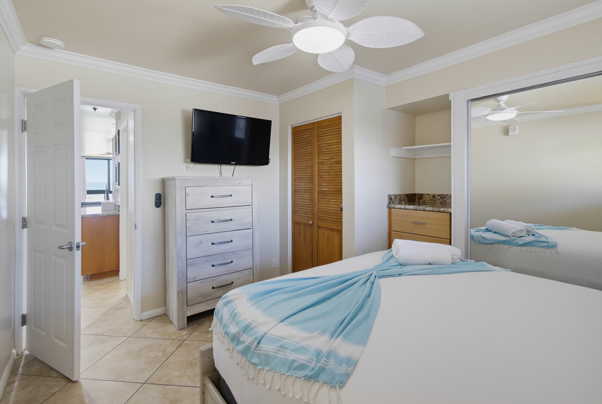 Virtual tour photo 52 of 60 for 4667 Ocean Blvd Unit 105