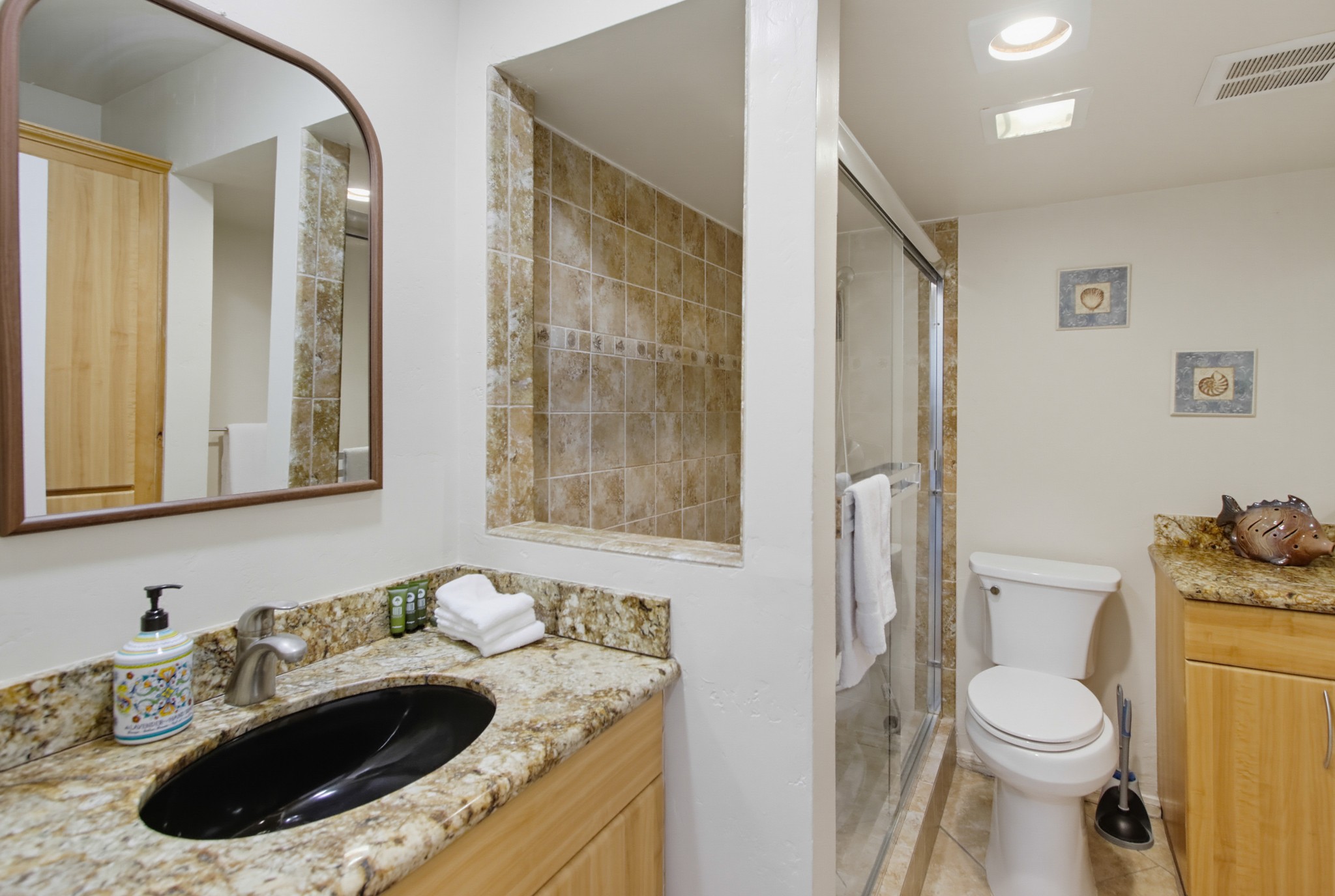 Virtual tour photo 53 of 60 for 4667 Ocean Blvd Unit 105