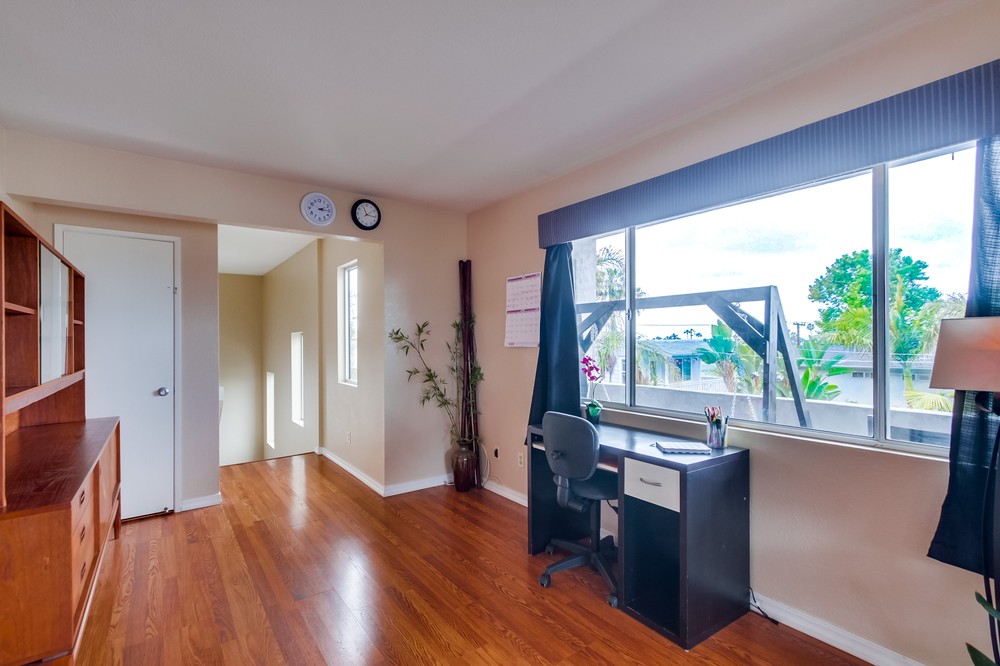 Virtual tour photo 7 of 40 for 4672 Santa Monica Avenue