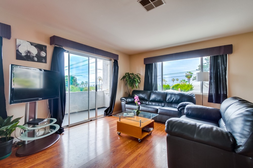 Virtual tour photo 9 of 40 for 4672 Santa Monica Avenue