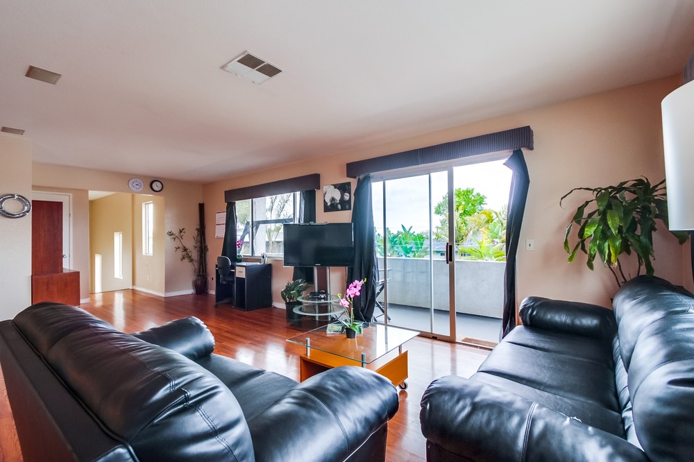 Virtual tour photo 10 of 40 for 4672 Santa Monica Avenue