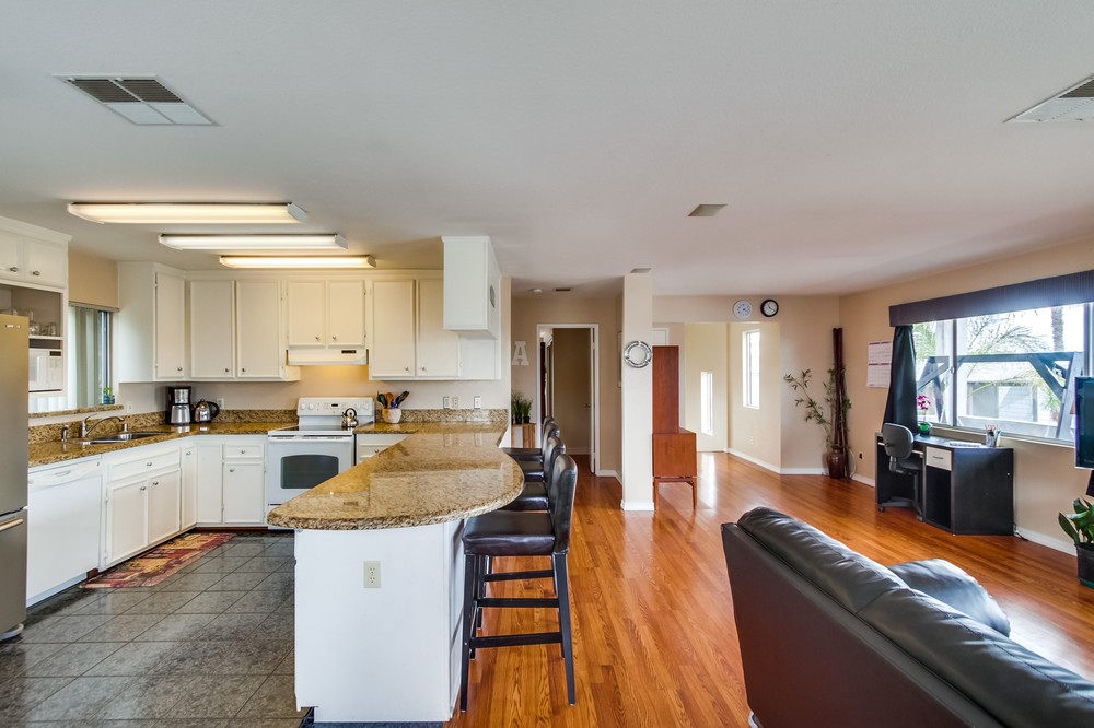 Virtual tour photo 16 of 40 for 4672 Santa Monica Avenue