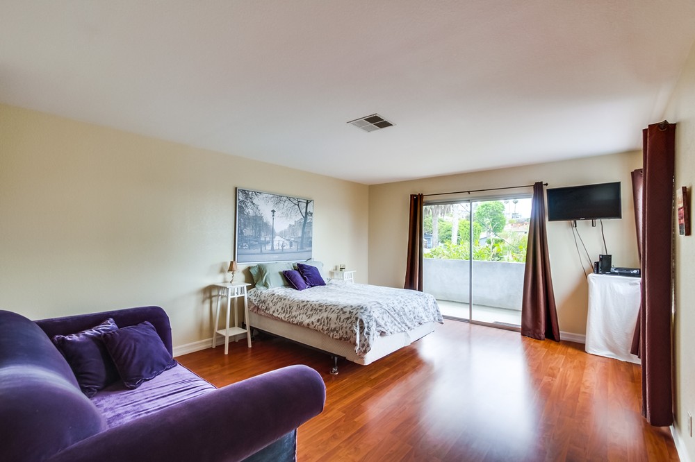 Virtual tour photo 22 of 40 for 4672 Santa Monica Avenue