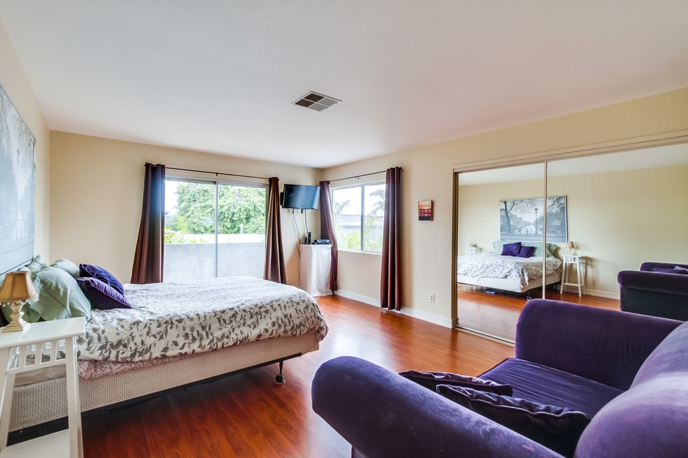 Virtual tour photo 23 of 40 for 4672 Santa Monica Avenue