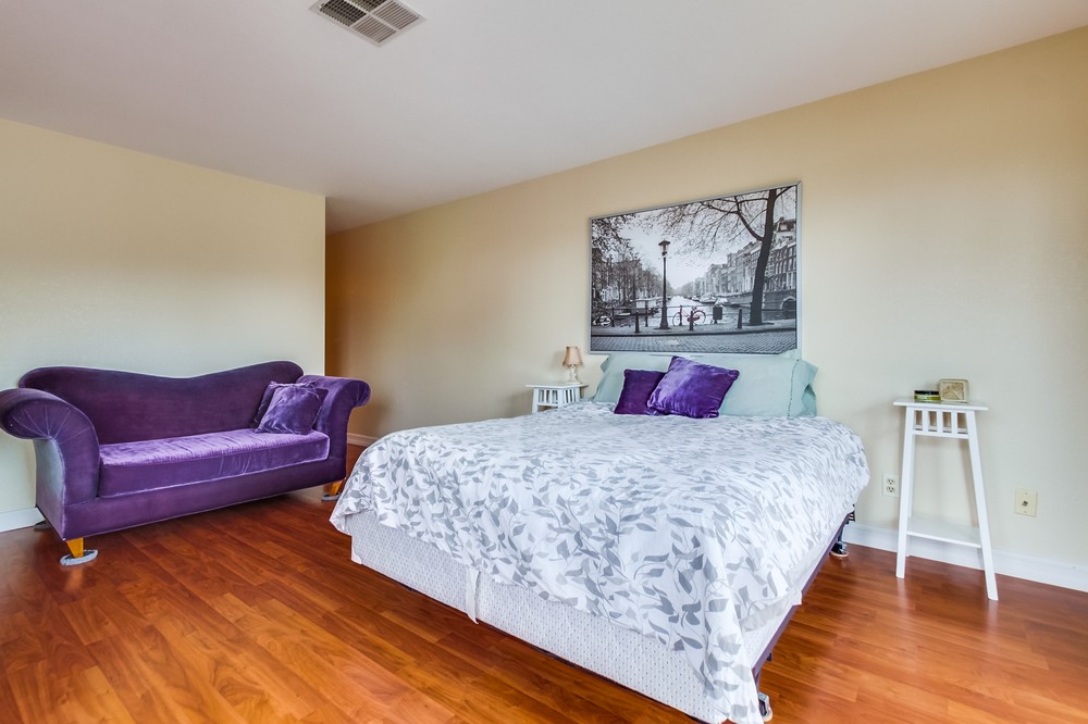 Virtual tour photo 24 of 40 for 4672 Santa Monica Avenue