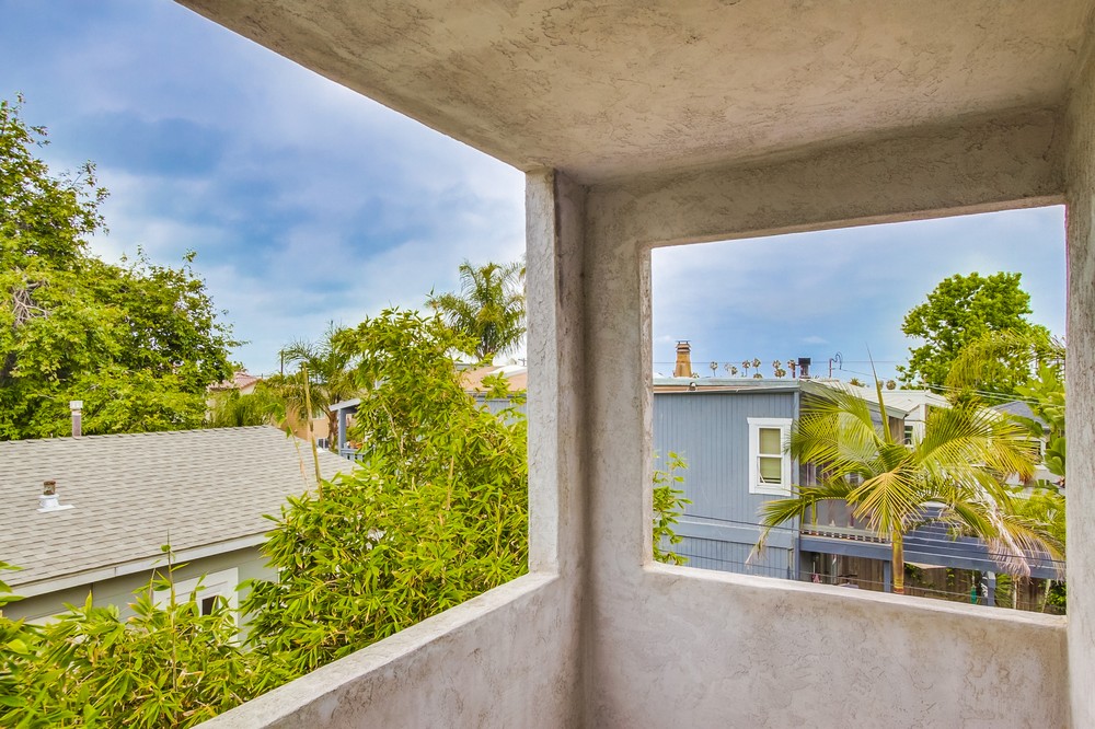 Virtual tour photo 27 of 40 for 4672 Santa Monica Avenue