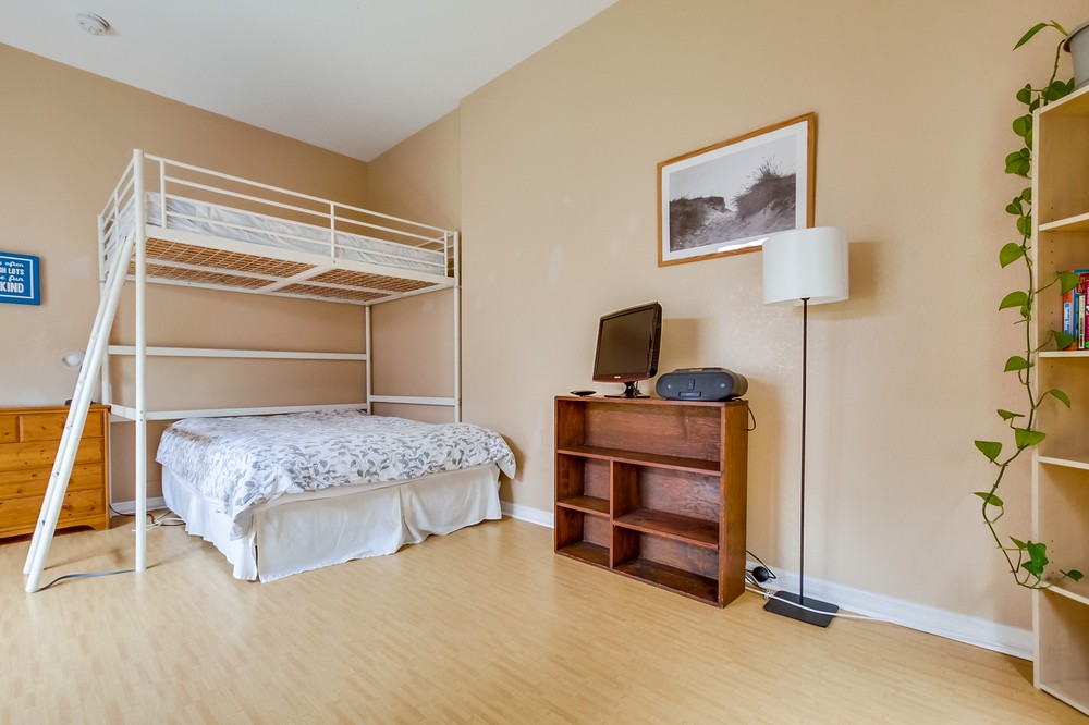 Virtual tour photo 28 of 40 for 4672 Santa Monica Avenue