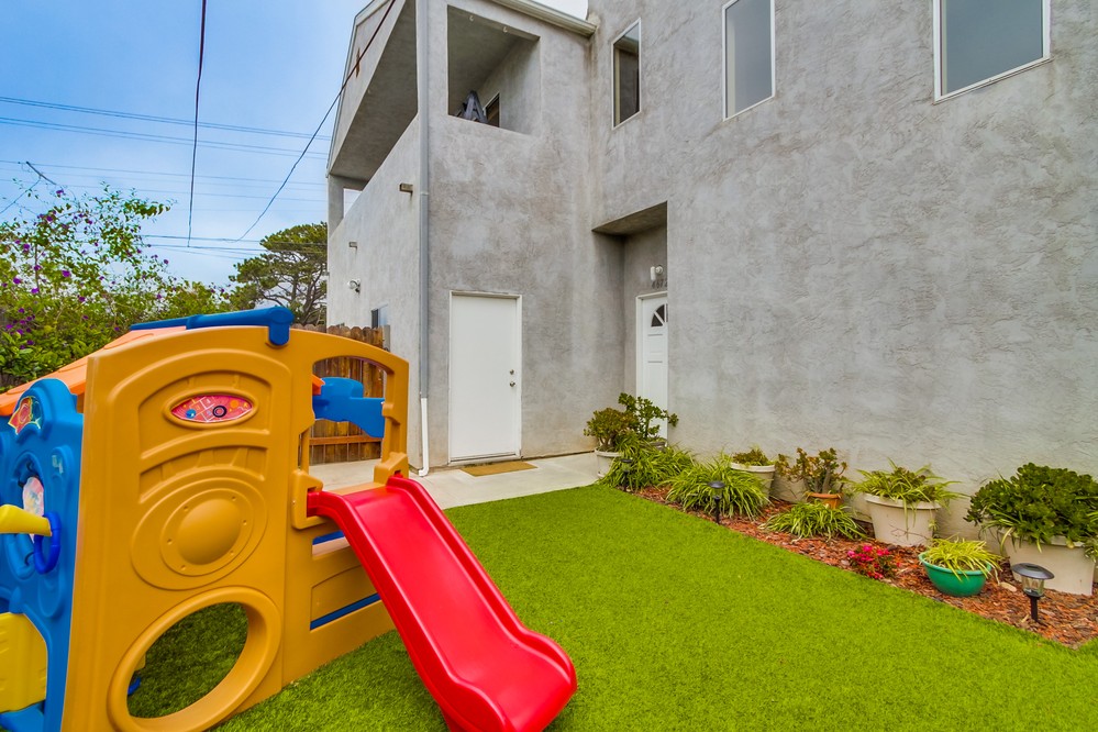 Virtual tour photo 33 of 40 for 4672 Santa Monica Avenue