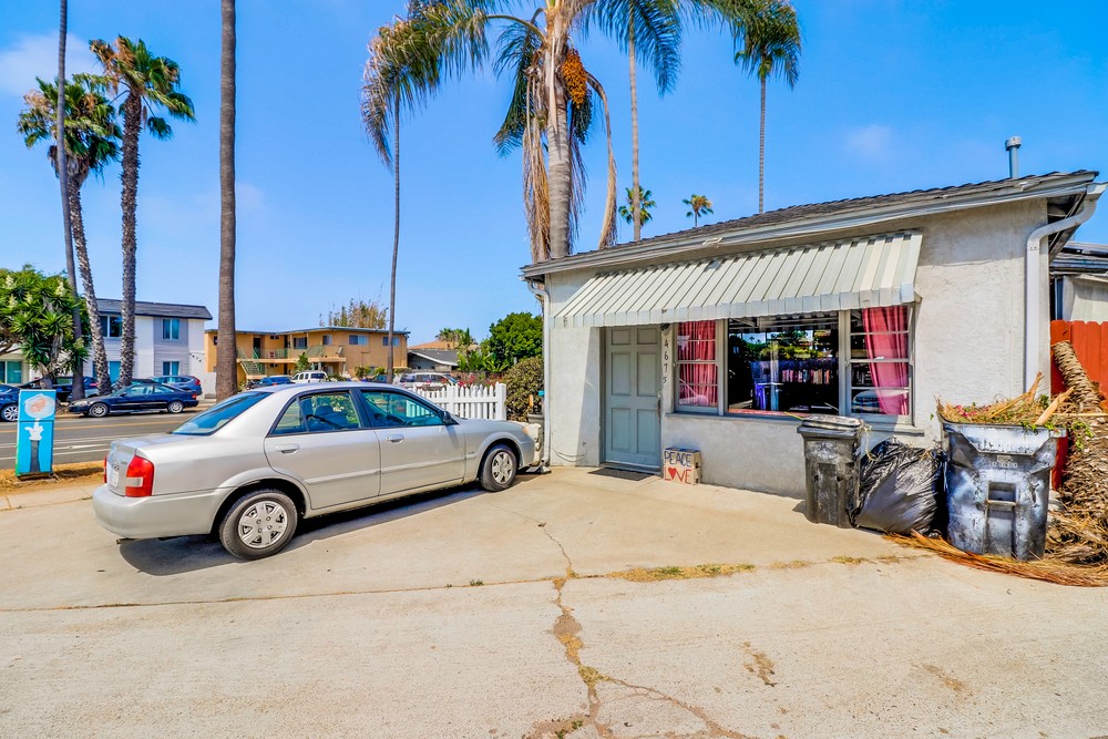 Virtual tour photo 33 of 49 for 4673 W Point Loma Blvd
