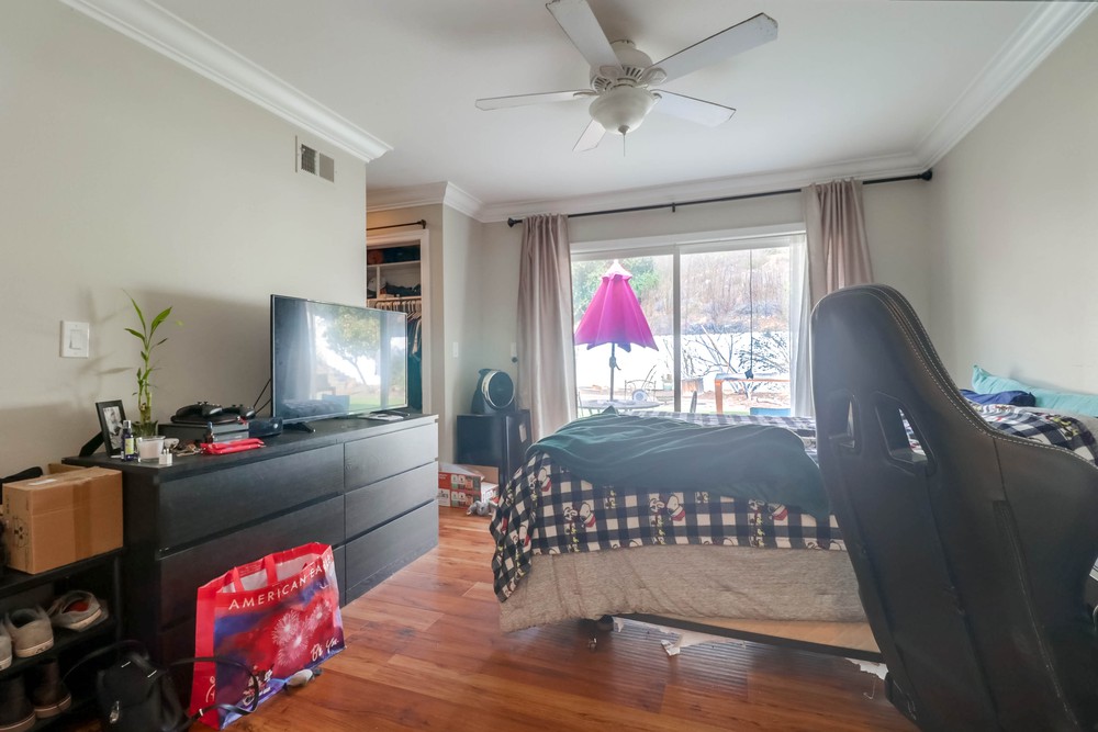Virtual tour photo 19 of 35 for 4676 Cobb Dr