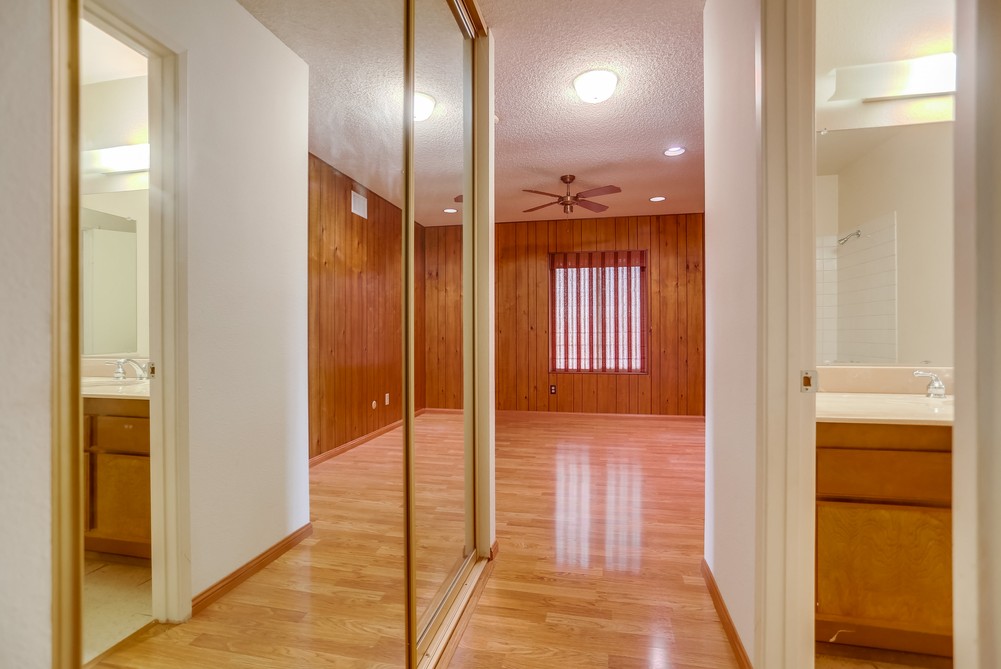 Virtual tour photo 31 of 55 for 4684 Murat St