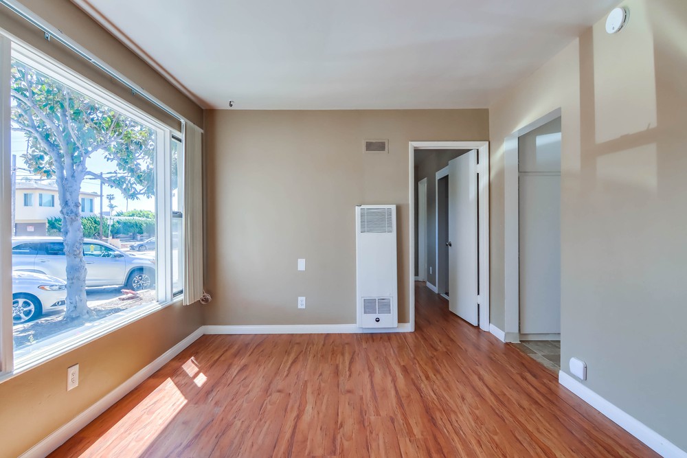 Virtual tour photo 5 of 26 for 4686 Bayard St