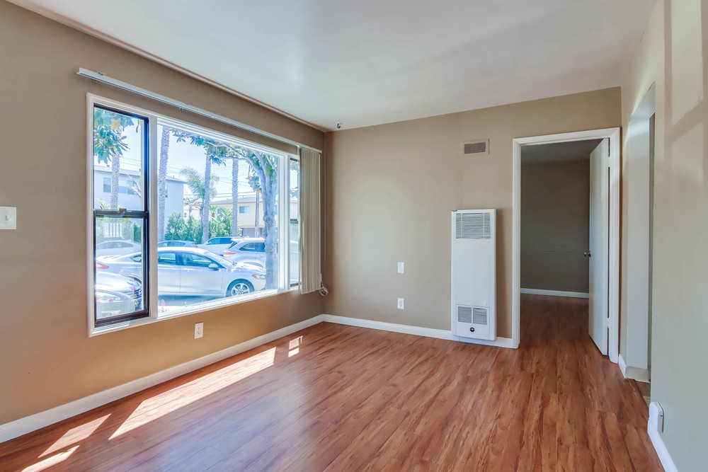 Virtual tour photo 6 of 26 for 4686 Bayard St