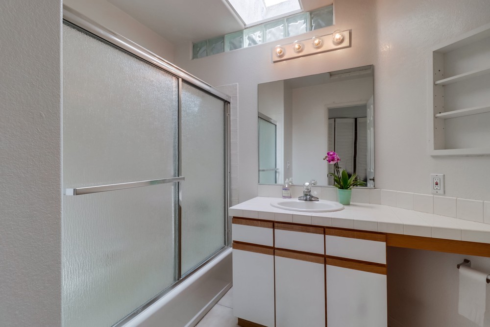 Virtual tour photo 23 of 38 for 4698 W Point Loma Blvd