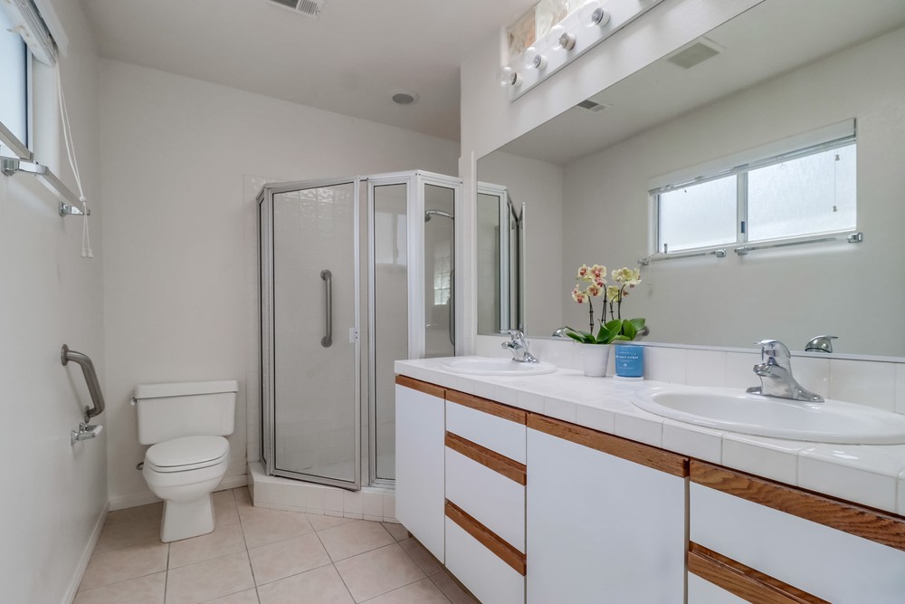 Virtual tour photo 27 of 38 for 4698 W Point Loma Blvd