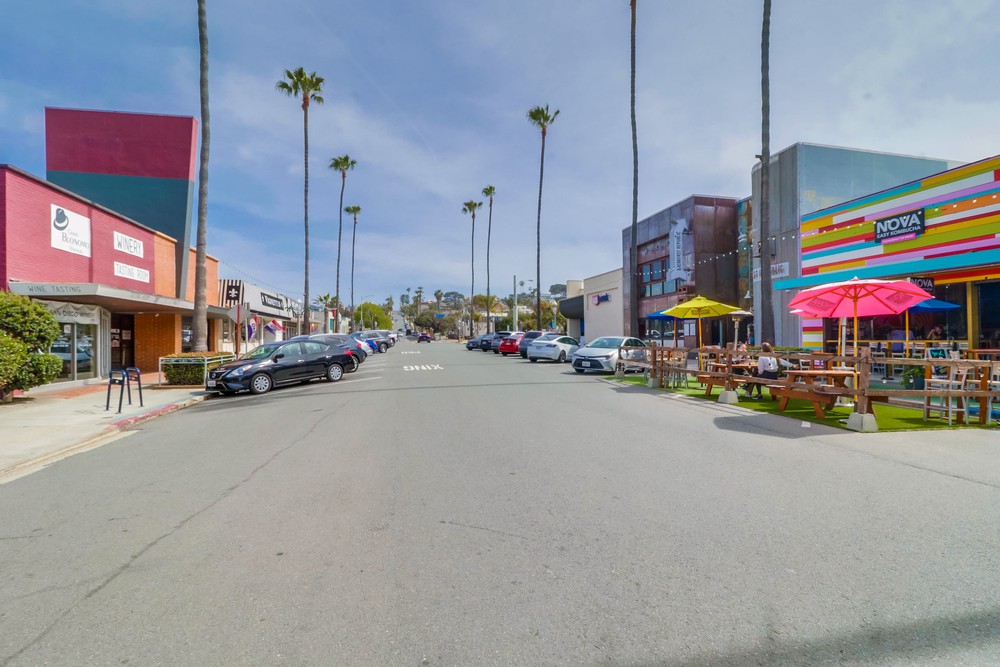 Virtual tour photo 30 of 38 for 4698 W Point Loma Blvd