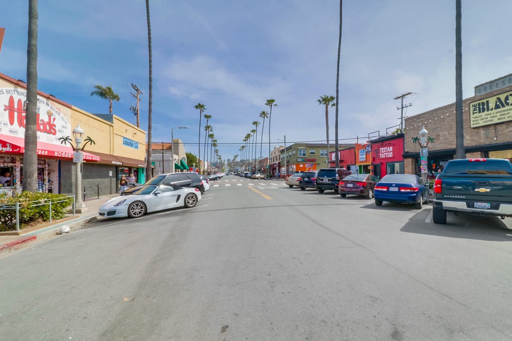 Virtual tour photo 31 of 38 for 4698 W Point Loma Blvd