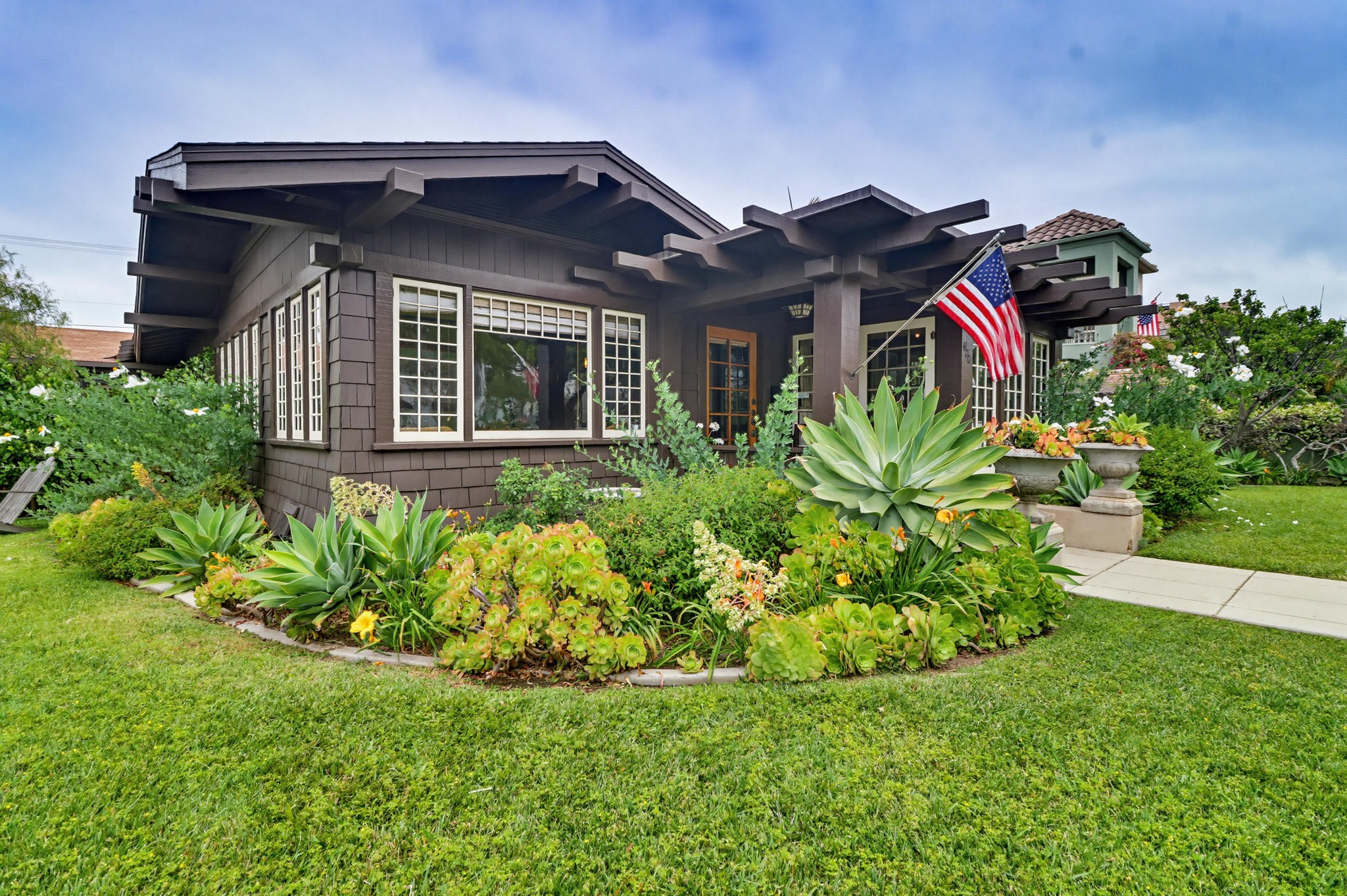 Virtual tour photo 6 of 72 for 470 B Ave