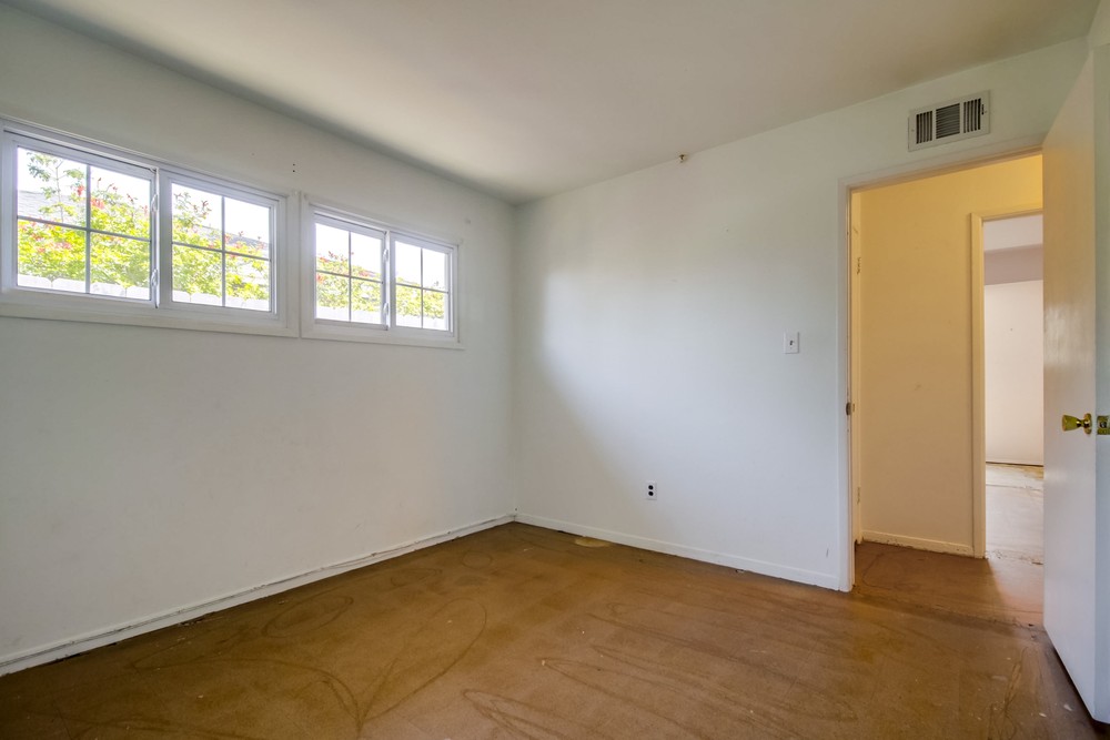 Virtual tour photo 26 of 43 for 4711 Mt Bigelow Dr