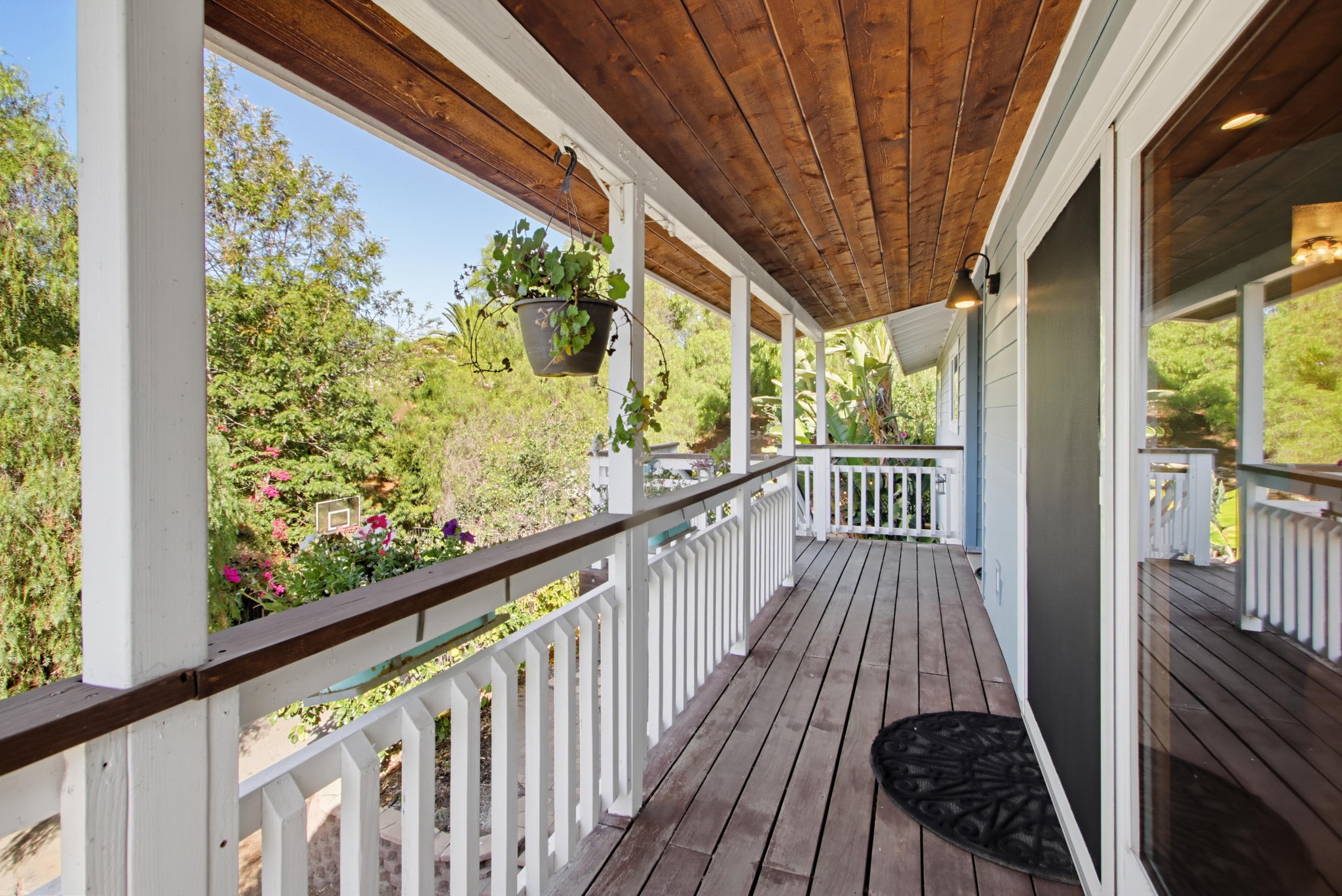 Virtual tour photo 8 of 78 for 472 E Kalmia St