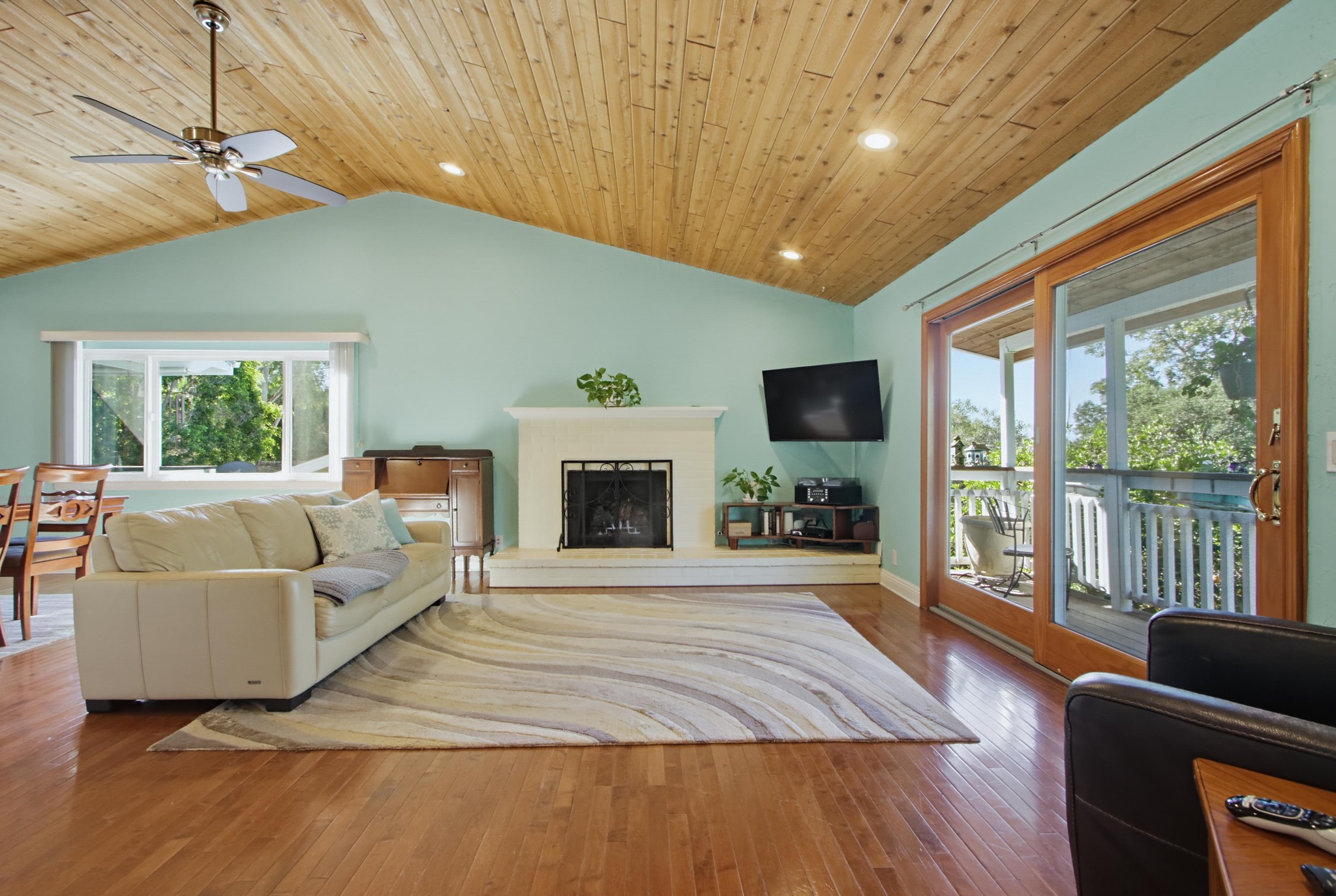 Virtual tour photo 9 of 78 for 472 E Kalmia St