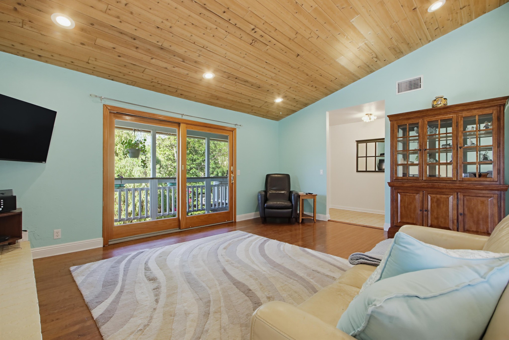 Virtual tour photo 11 of 78 for 472 E Kalmia St