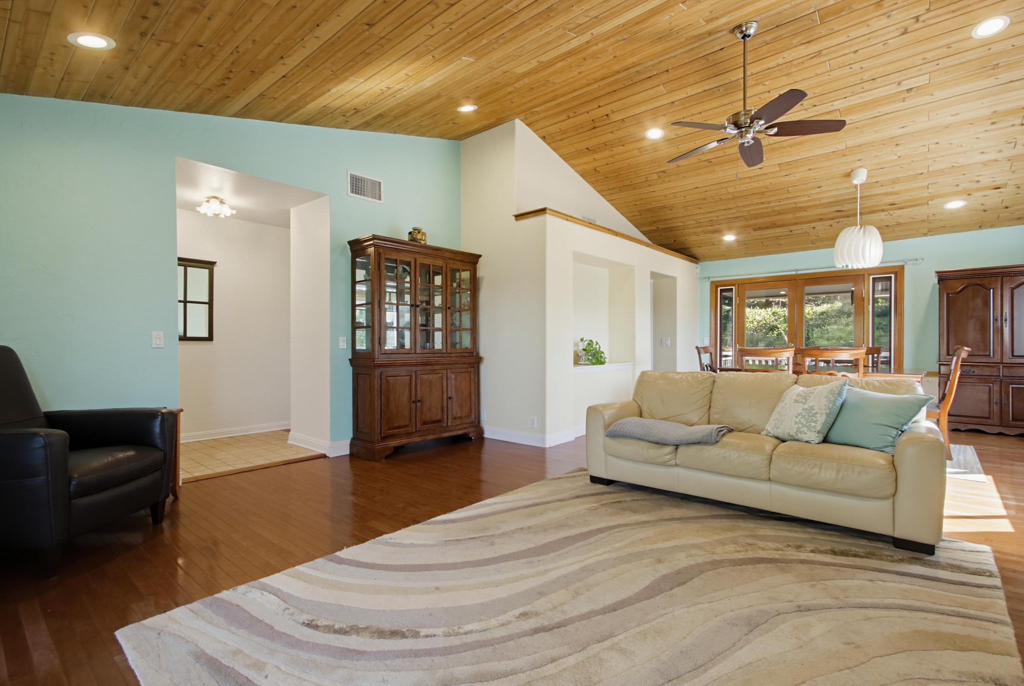 Virtual tour photo 12 of 78 for 472 E Kalmia St