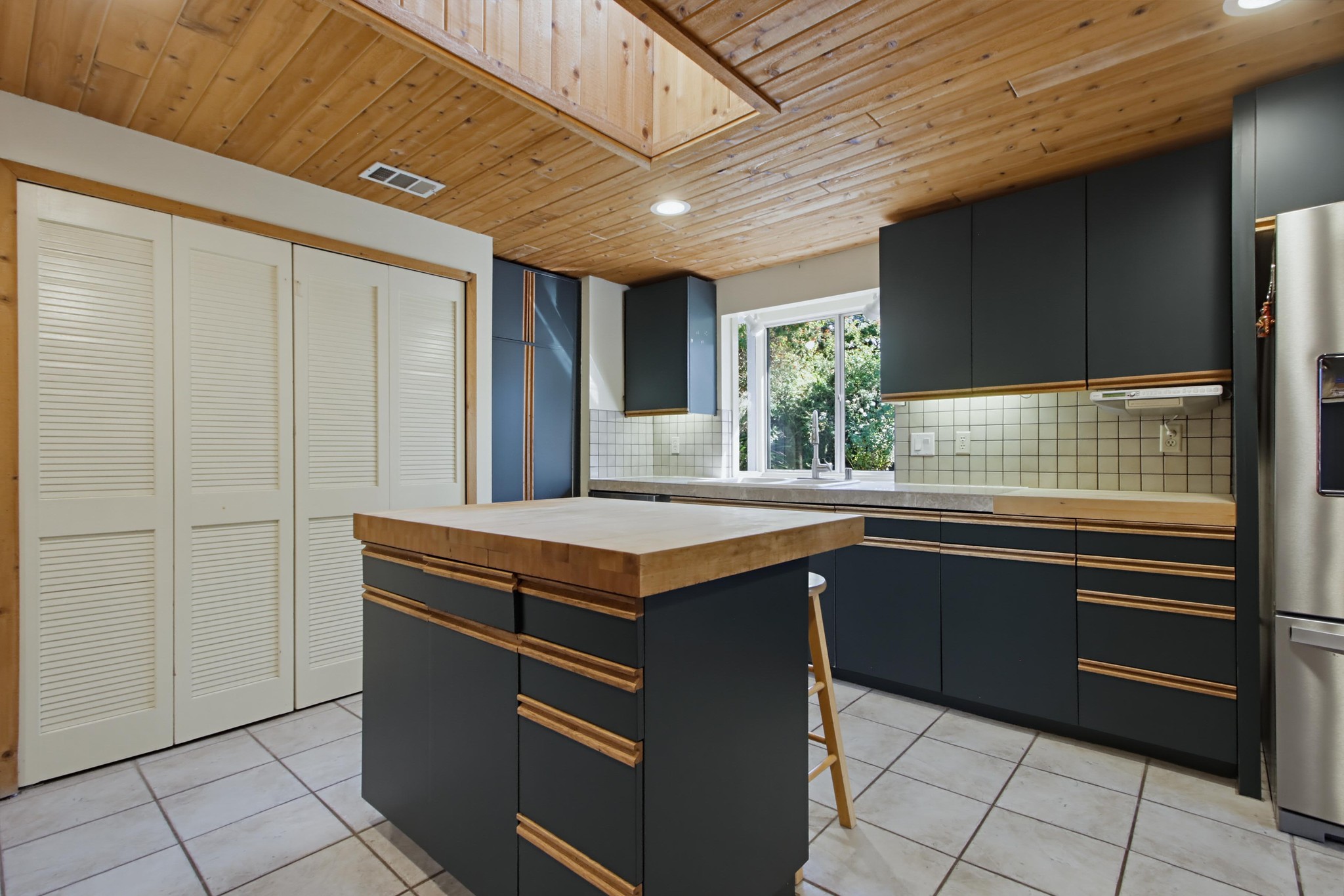 Virtual tour photo 19 of 78 for 472 E Kalmia St