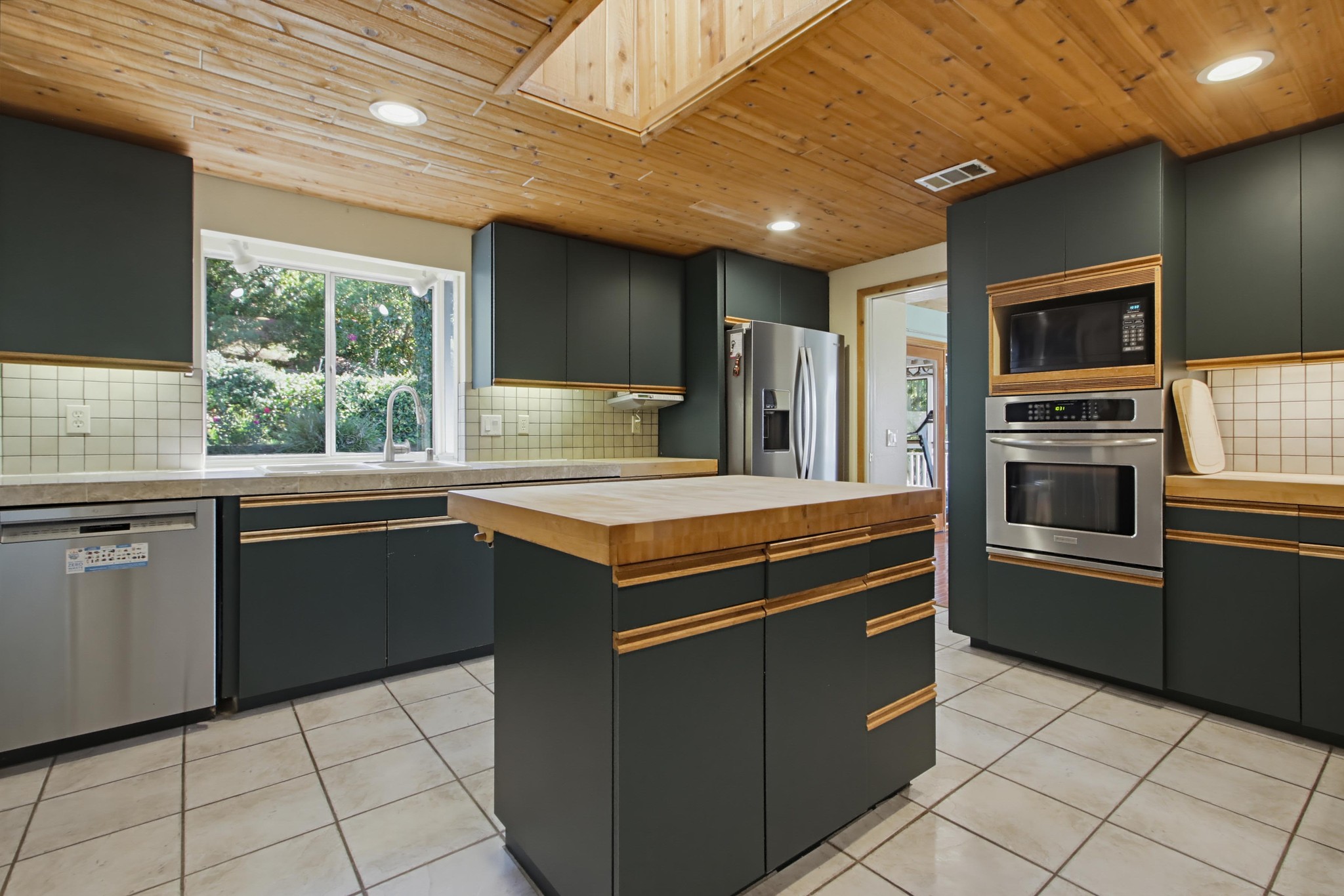 Virtual tour photo 20 of 78 for 472 E Kalmia St