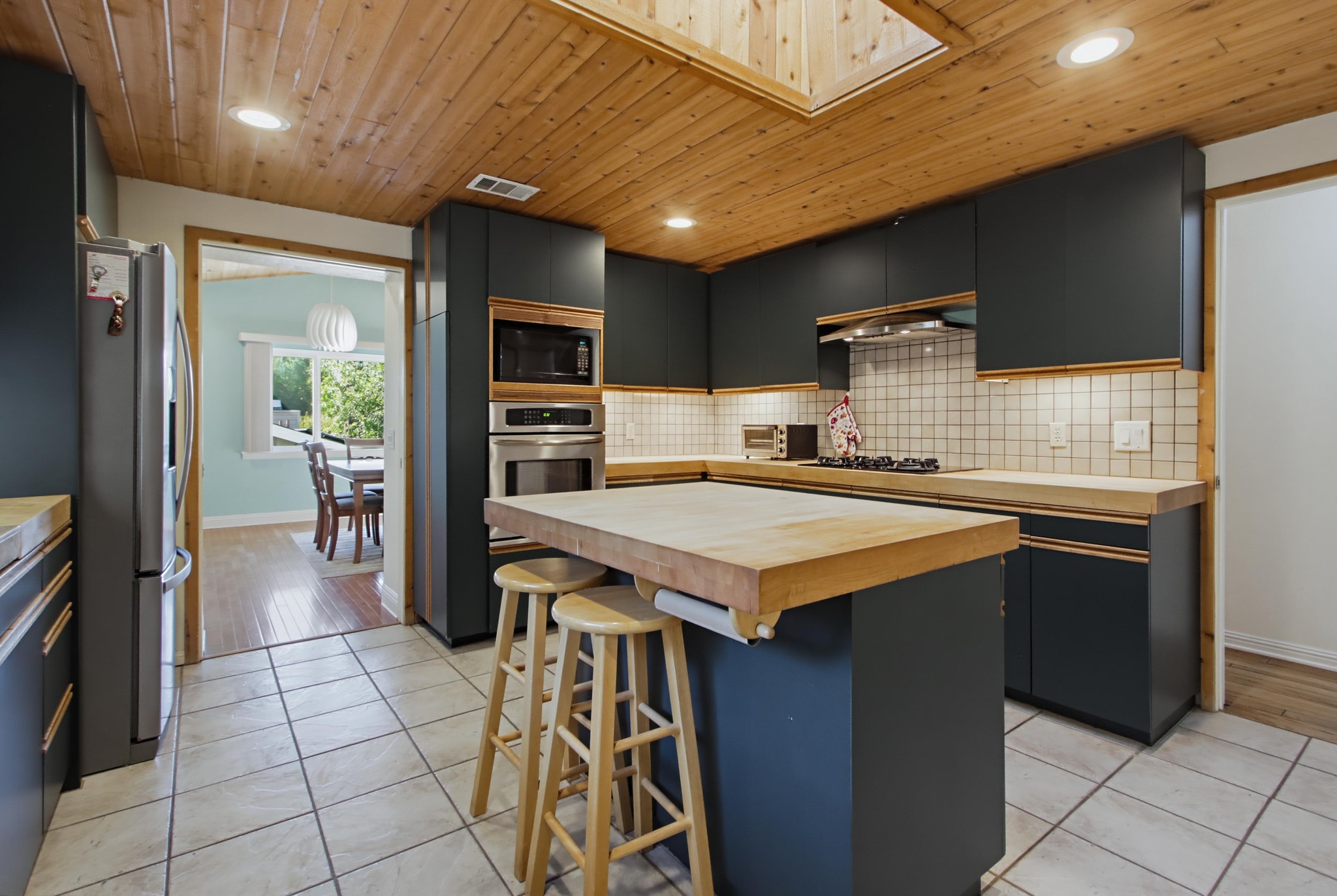Virtual tour photo 22 of 78 for 472 E Kalmia St