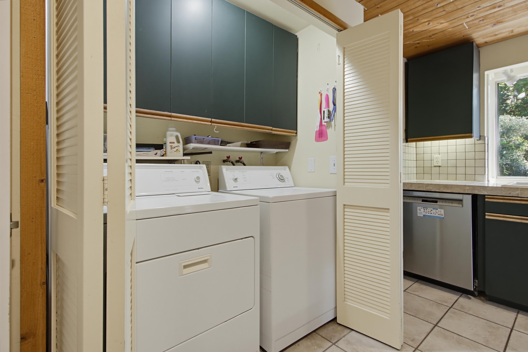 Virtual tour photo 24 of 78 for 472 E Kalmia St