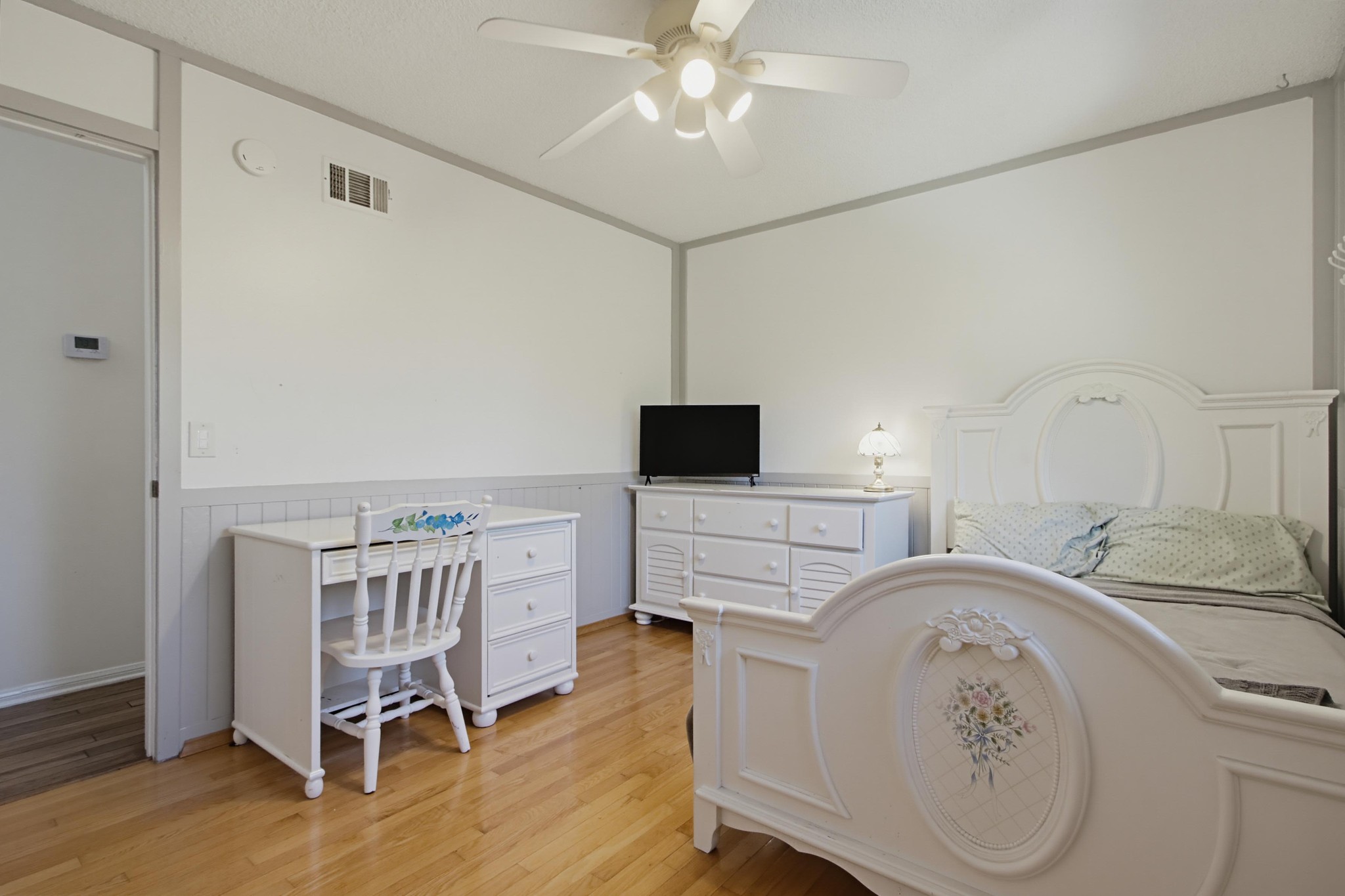 Virtual tour photo 26 of 78 for 472 E Kalmia St