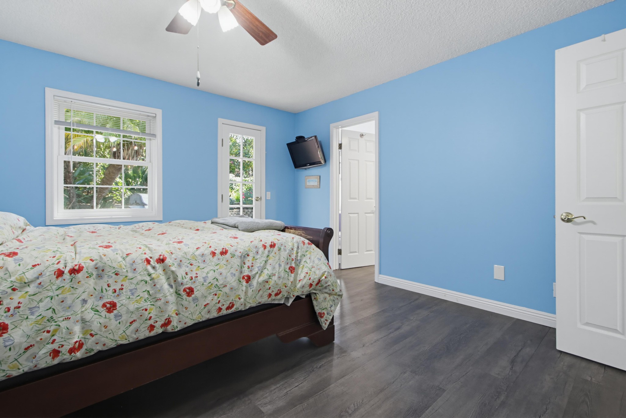 Virtual tour photo 36 of 78 for 472 E Kalmia St