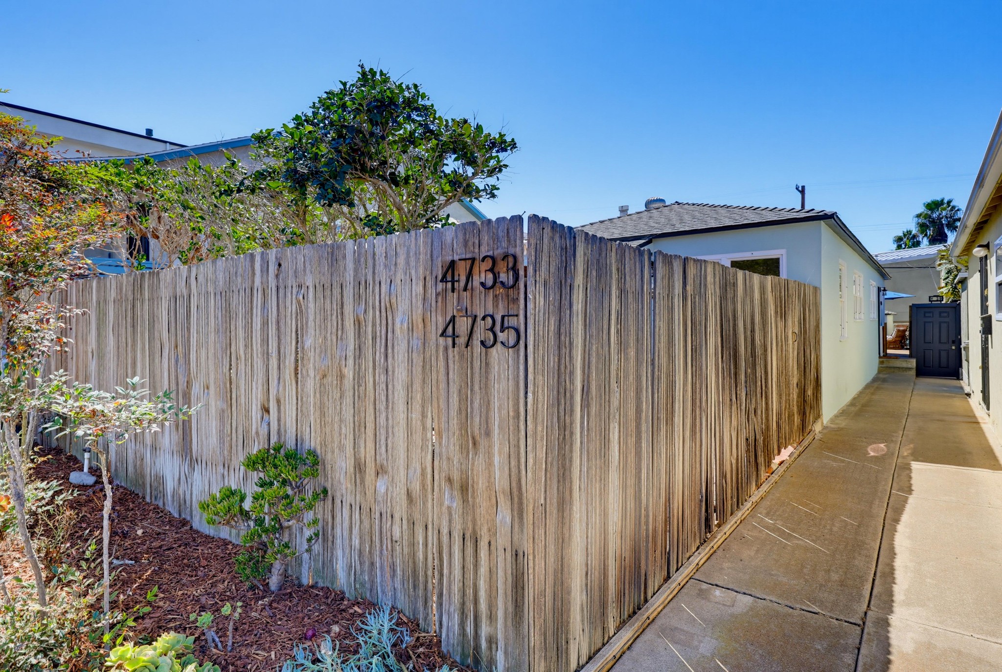 Virtual tour photo 3 of 80 for 4733-35 Orchard Ave