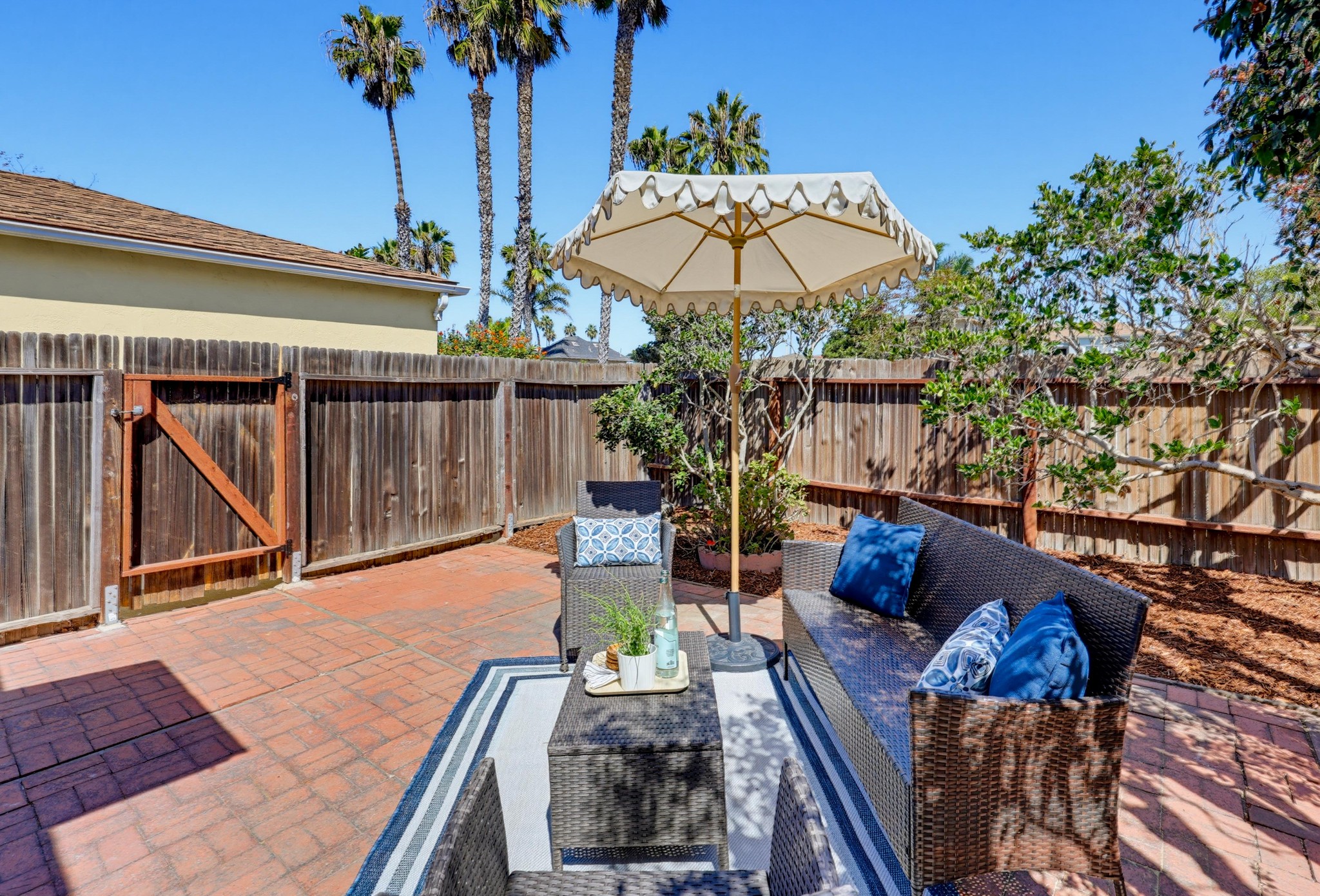Virtual tour photo 9 of 80 for 4733-35 Orchard Ave