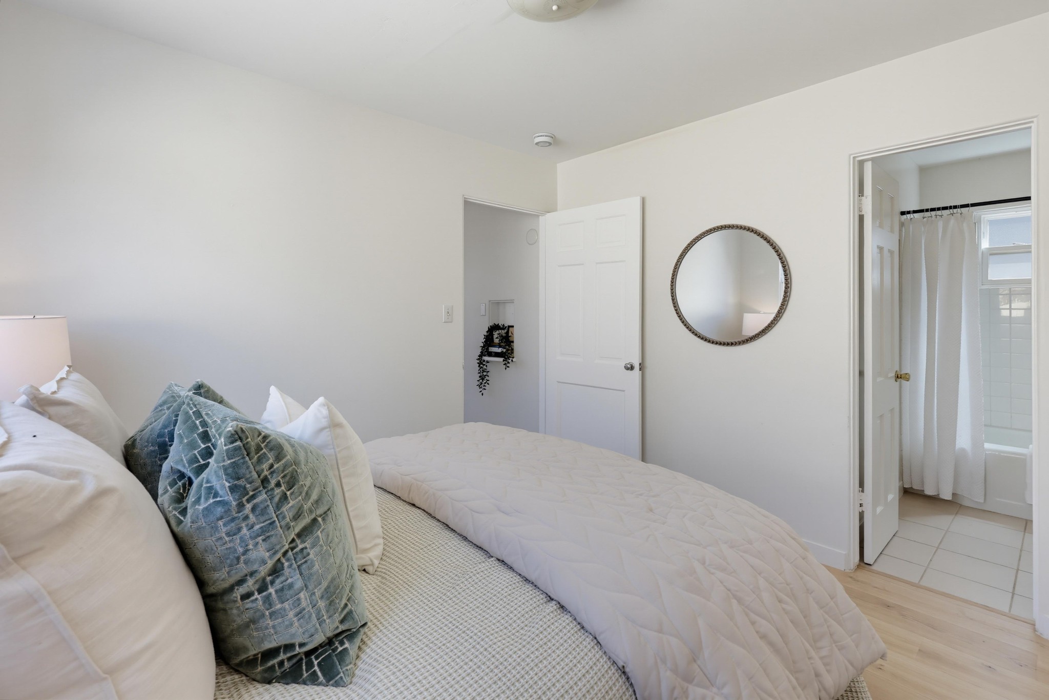 Virtual tour photo 28 of 80 for 4733-35 Orchard Ave