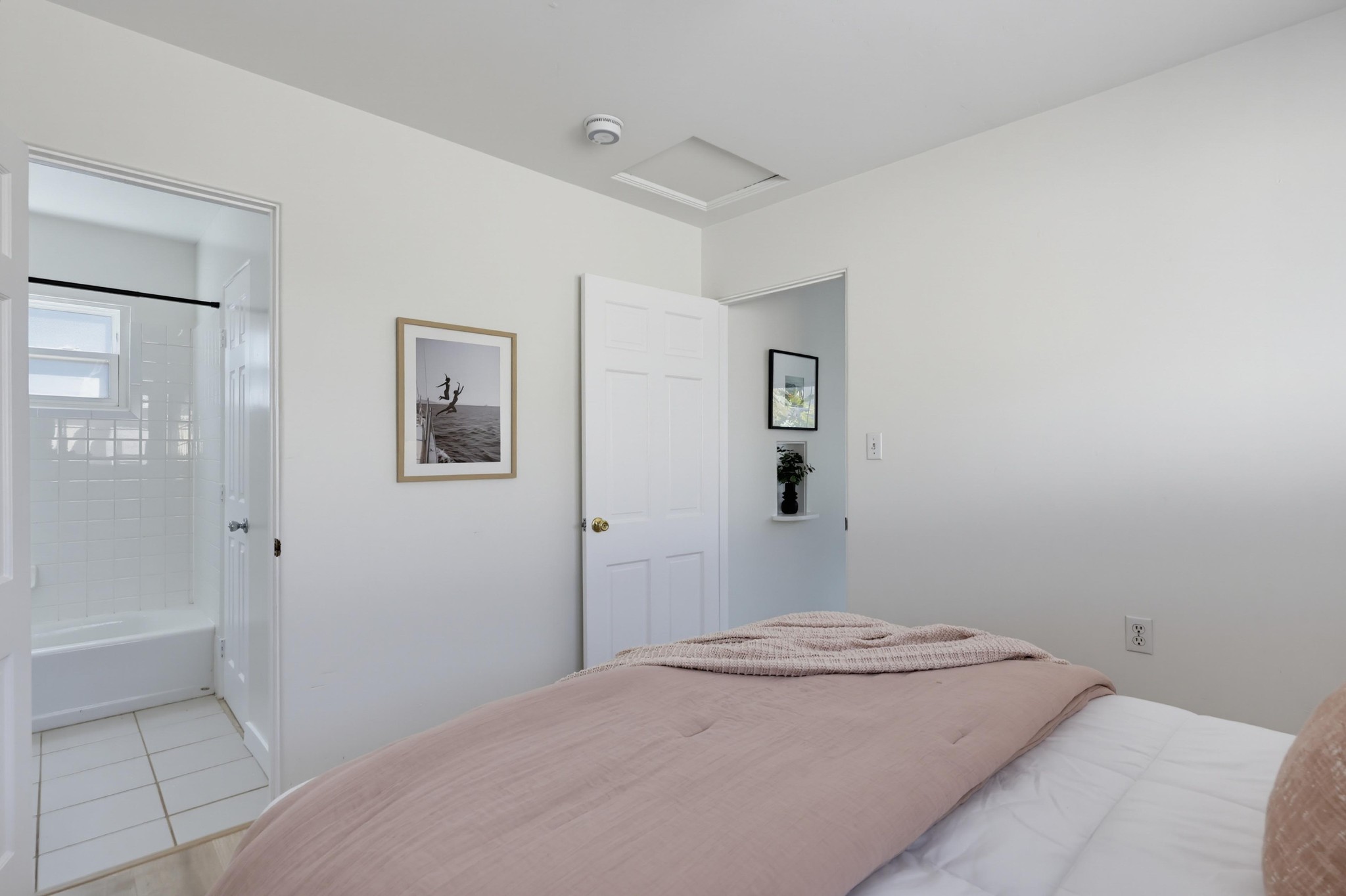 Virtual tour photo 51 of 80 for 4733-35 Orchard Ave
