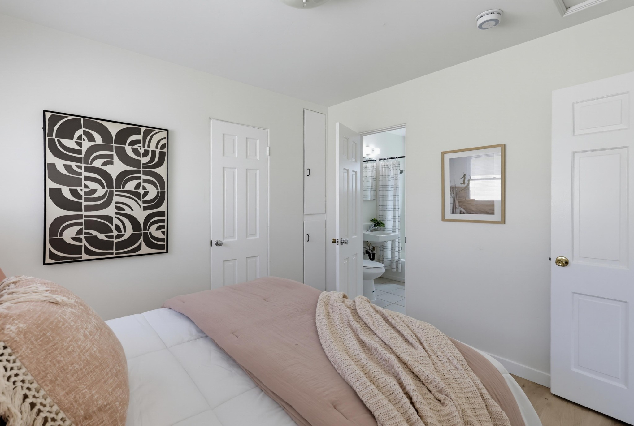 Virtual tour photo 52 of 80 for 4733-35 Orchard Ave