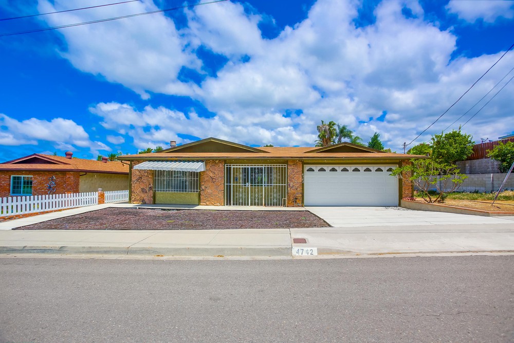 Virtual tour photo 1 of 54 for 4742 Vandever Ave