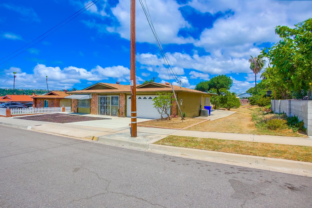 Virtual tour photo 3 of 54 for 4742 Vandever Ave