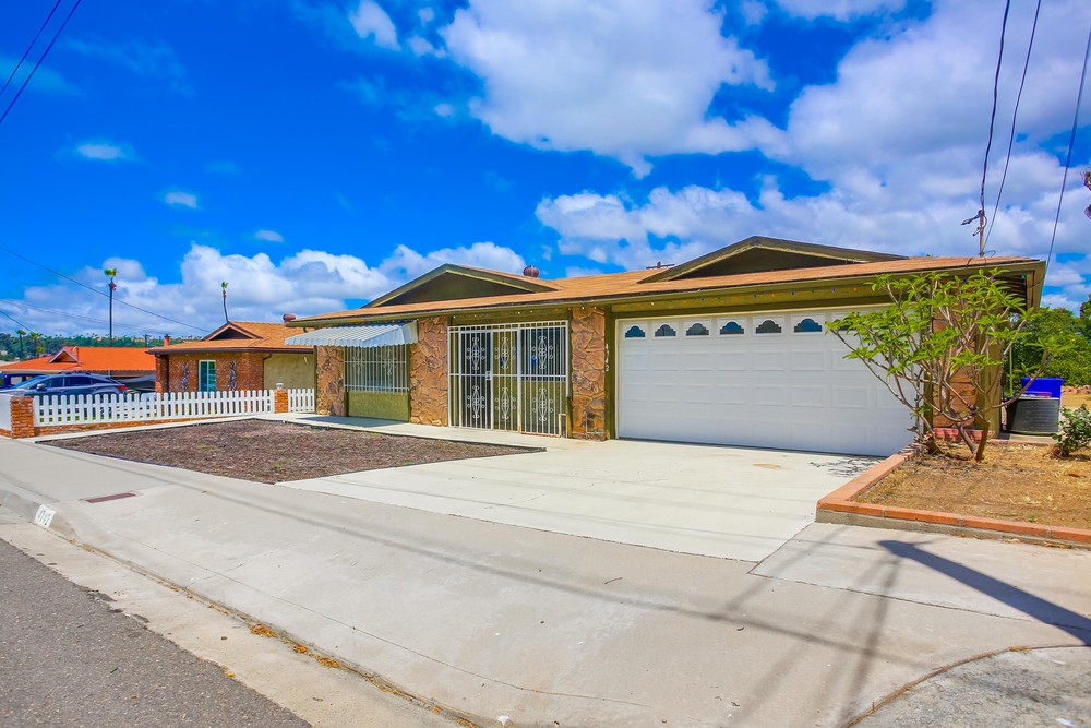 Virtual tour photo 4 of 54 for 4742 Vandever Ave