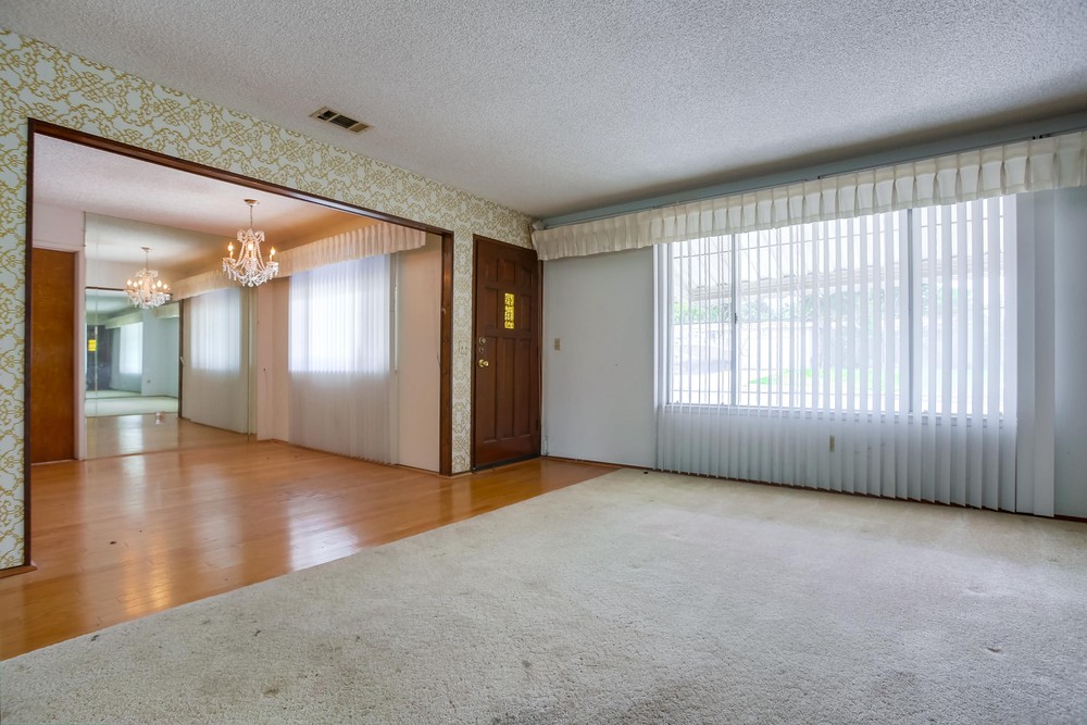 Virtual tour photo 10 of 54 for 4742 Vandever Ave