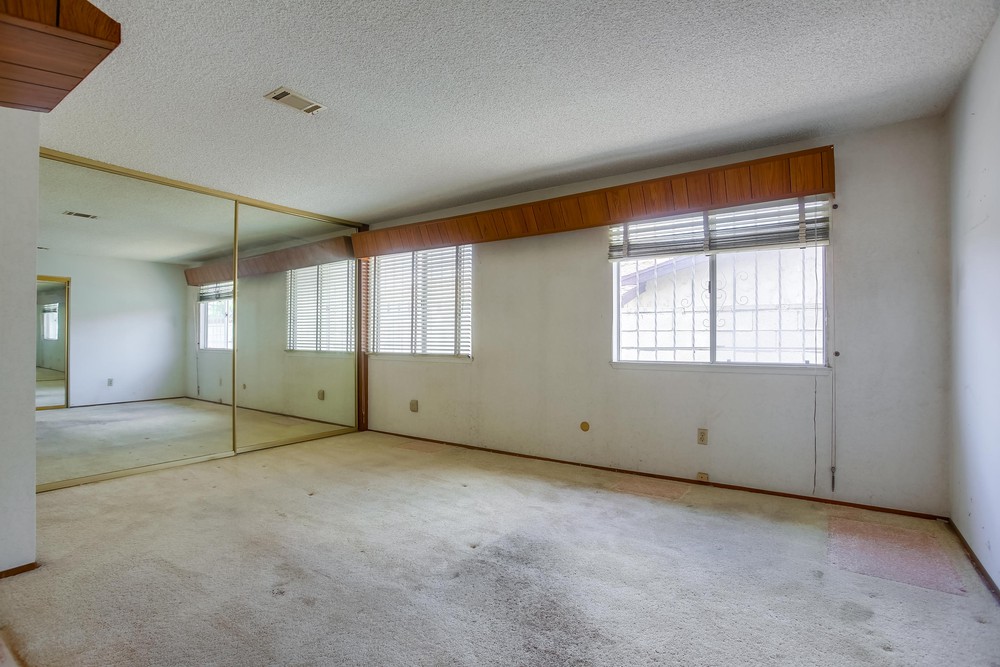 Virtual tour photo 33 of 54 for 4742 Vandever Ave