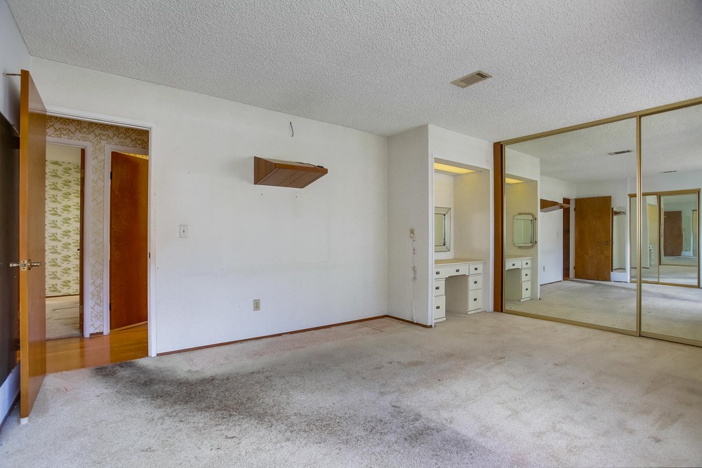 Virtual tour photo 36 of 54 for 4742 Vandever Ave