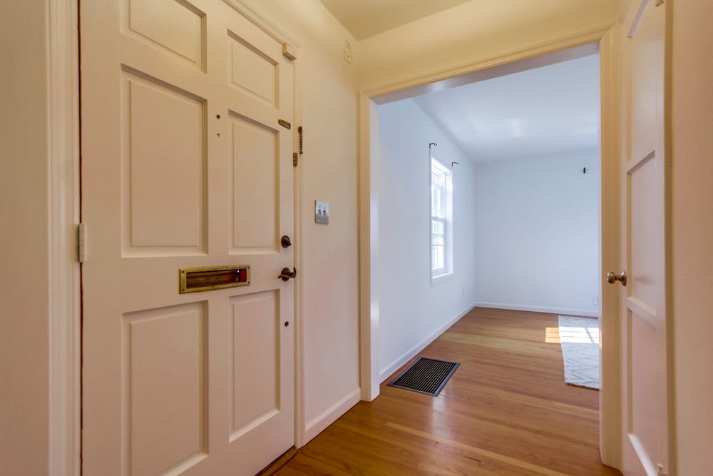 Virtual tour photo 6 of 35 for 4749 Lorraine Dr