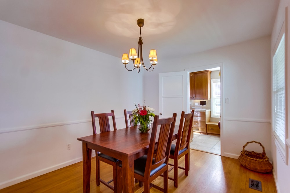 Virtual tour photo 10 of 35 for 4749 Lorraine Dr